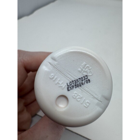 Invisible Daily Defense Sunscreen Face Serum SPF 60 - 1.7 fl oz EXP. 09/2026 NEW - Picture 6 of 7